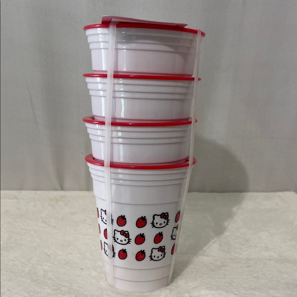 Hello Kitty Strawberry 🍓 and Red Cup Set (4)